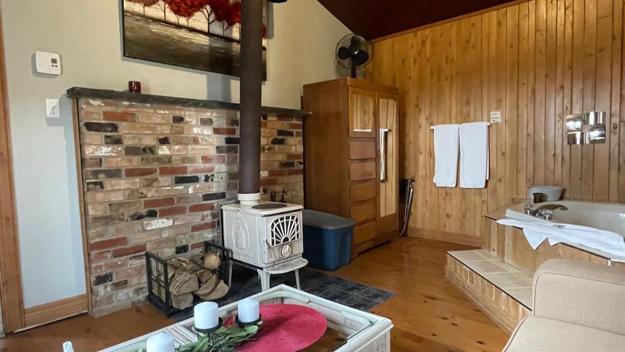 Auberge Et Chalets Sur Le Lac Lac-Mégantic Exteriör bild