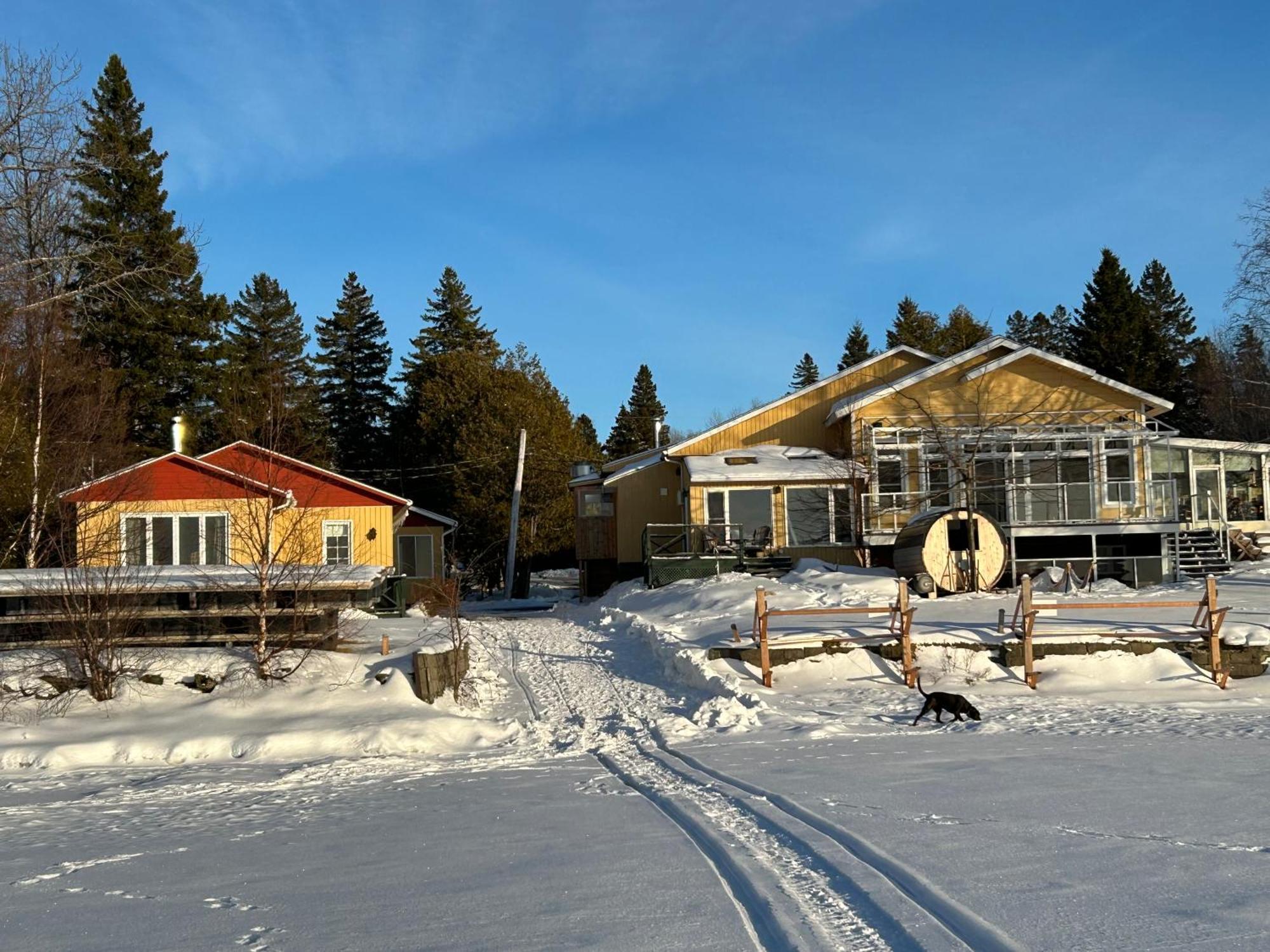 Auberge Et Chalets Sur Le Lac Lac-Mégantic Exteriör bild
