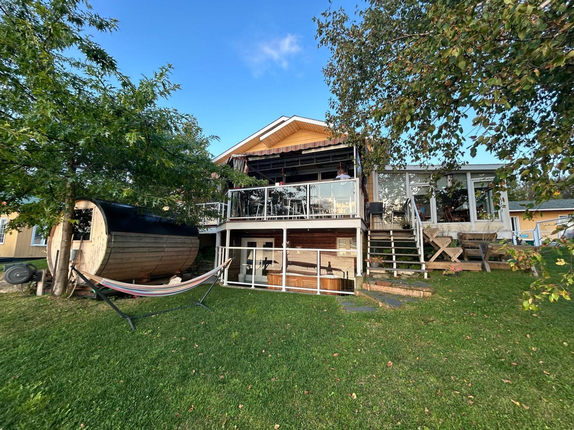 Auberge Et Chalets Sur Le Lac Lac-Mégantic Exteriör bild